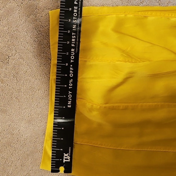 Marc by Marc Jacobs Silk Skirt. Size 6 - Picture 9 of 10
